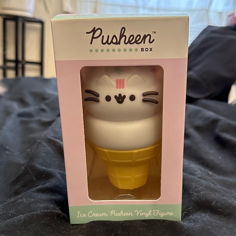 Ice Cream Pusheen vinyl figurine, NIB
